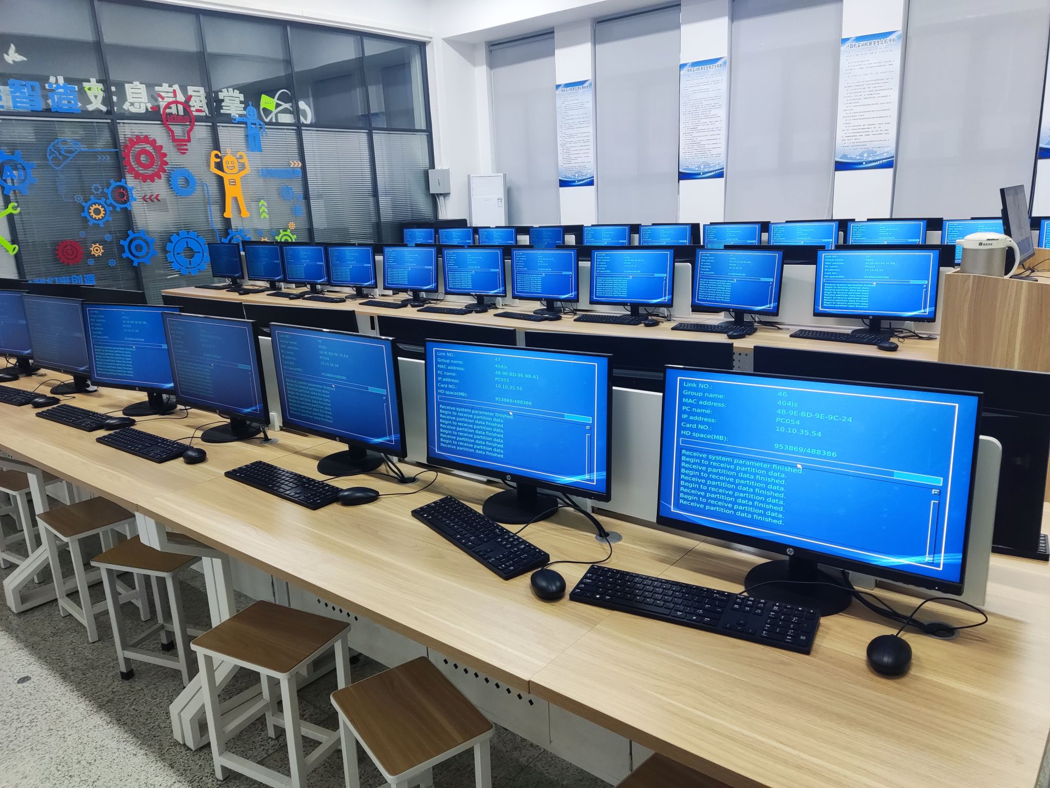 信息技術(shù)服務(wù)中心 新學(xué)期準(zhǔn)備工作圓滿(mǎn)完成，全力迎接師生咨詢(xún)服務(wù)需求